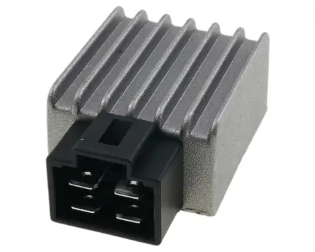 Ausverkauf Spannungsregler / Gleichrichter 4-Pin 12V China 2-Takt 1E40QMB CPI, Keeway, AGM, Baotian, Benzhou, Explorer Lichtmaschine